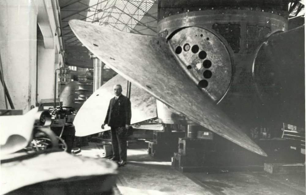 Genrikh Graftio near the hydraulic turbine of the Nizhne-Svirskaya HPP in construction