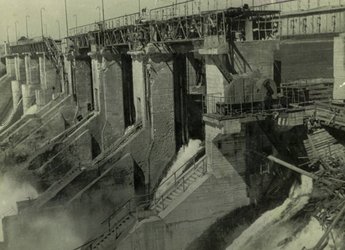 Повреждения плотины после бомбардировок