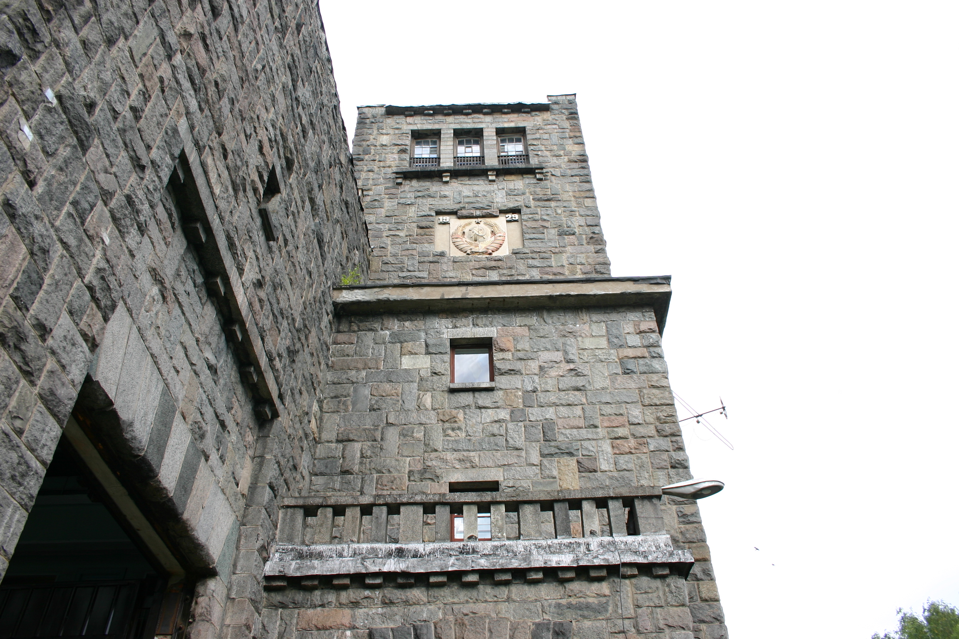 Coat of arms of the USSR on the facade